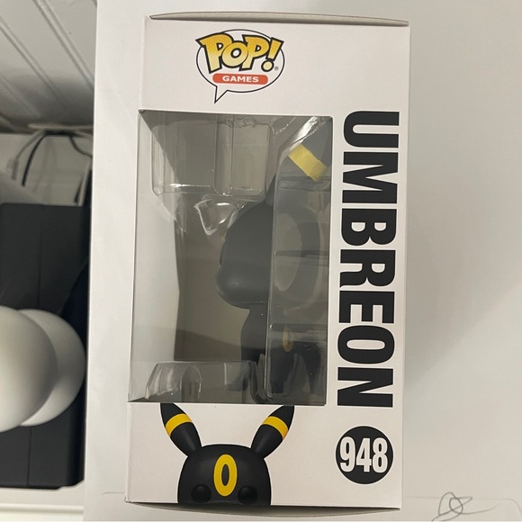 FUNKO POP! Games-Pokemon- Umbreon #948 - Picture 8 of 8